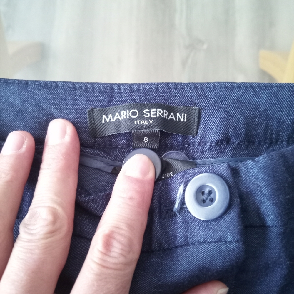 Mario Serrani Women's Navy Capris - Picture 2 of 3